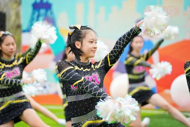 YY易游体育：大零号湾科创运动汇启幕2024年闵行区“全民健身与奥同行”足球赛激情开赛！(图8)