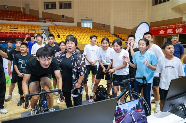 YY易游体育：喜迎全民健身日！2024年北京市东西城青少年电子竞技自行车对抗赛成功举办(图3)