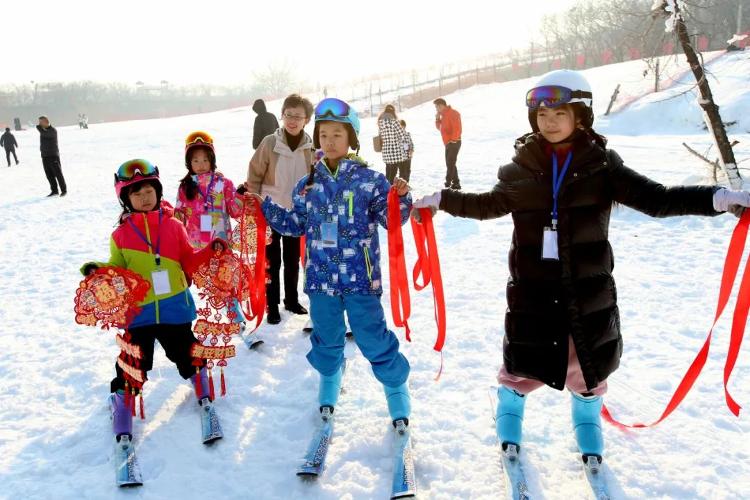 跟着冰雪去旅行山东省第八届冬季全民健身运动会成功举办