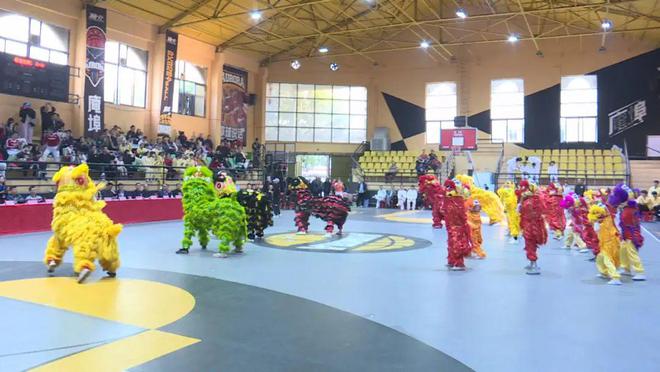 YY易游体育：武术展演迎新年传统文化显魅力(图2)