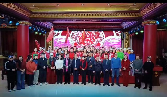 舞动健身迎新岁郑州健身团2024年度盛典美满落幕(图3)