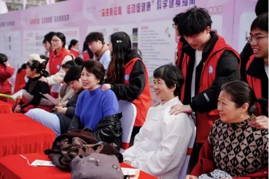 YY易游体育：湖南开展2025年全民健身志愿服务主题示范活动(图2)