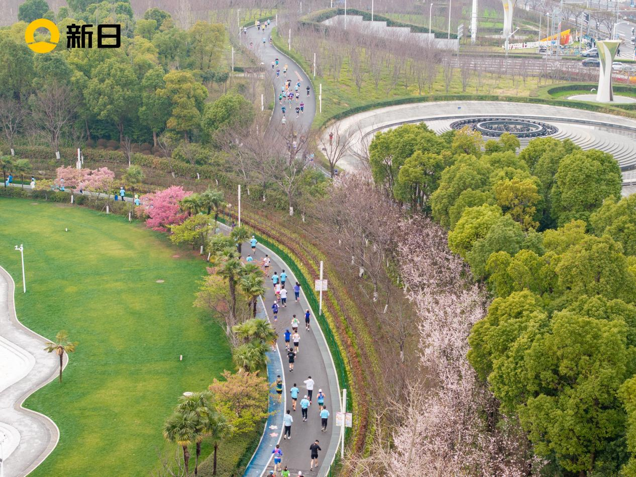 荣耀护航！新日倡领全民健身以科技之光赋能上海静安半马(图3)