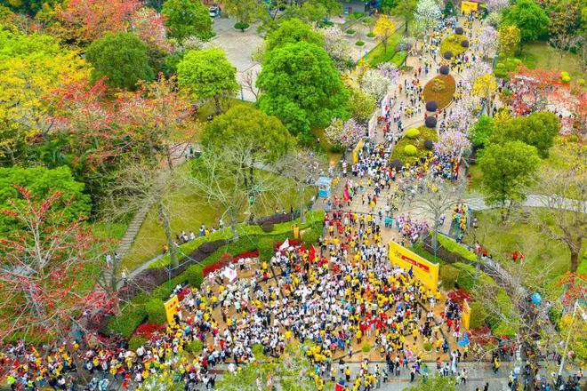 “开始的时候100斤走完变105斤！”2025佛山50公里徒步又吃又玩！哪个年龄段最能走(图1)