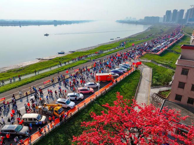 “开始的时候100斤走完变105斤！”2025佛山50公里徒步又吃又玩！哪个年龄段最能走(图4)