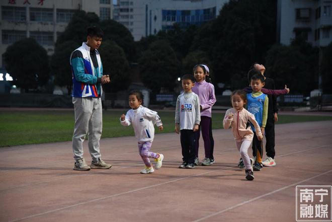 YY易游：南宁体育场馆“五一”“五四”期间免费开放(图3)