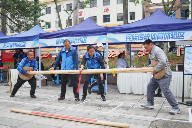 YY易游体育：全民健身志愿服务科学健身指导服务走基层系列活动（芒市站）举行(图5)