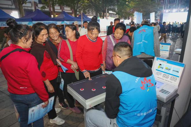 YY易游体育：全民健身志愿服务科学健身指导服务走基层系列活动（芒市站）举行(图8)