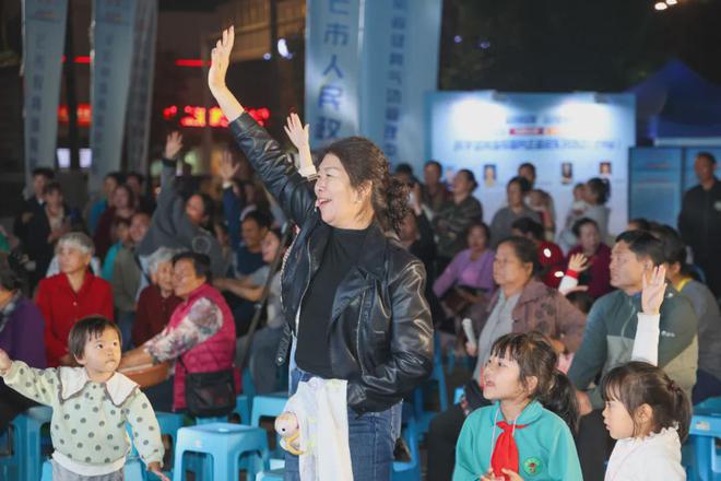 YY易游体育：全民健身志愿服务科学健身指导服务走基层系列活动（芒市站）举行(图7)