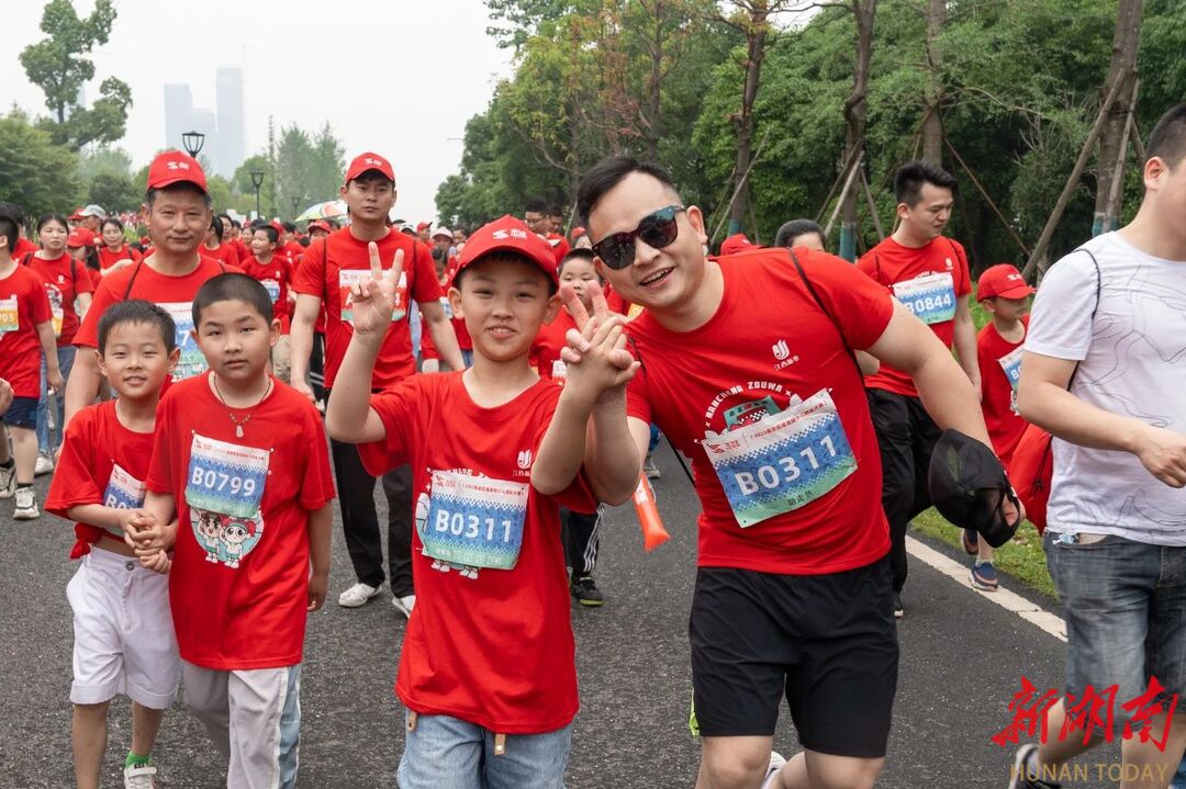 YY易游体育：小脚丫丈量大竹海！快来报名“益阳走娃”父亲节走起(图3)