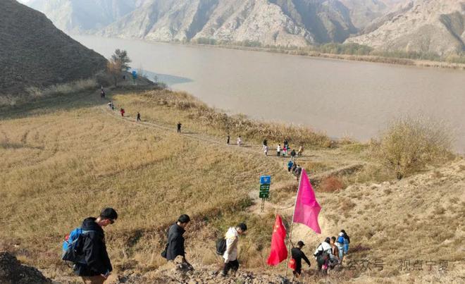 YY易游：2025年全国群众登山健身大会暨第十届宁夏吴忠牛首山登山徒步大会燃情开启！(图4)