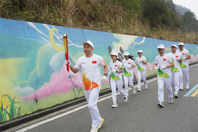 YY易游体育：中国全民健身大赛想象力智能中高考创始人鲍剑文领跑运动热潮(图4)