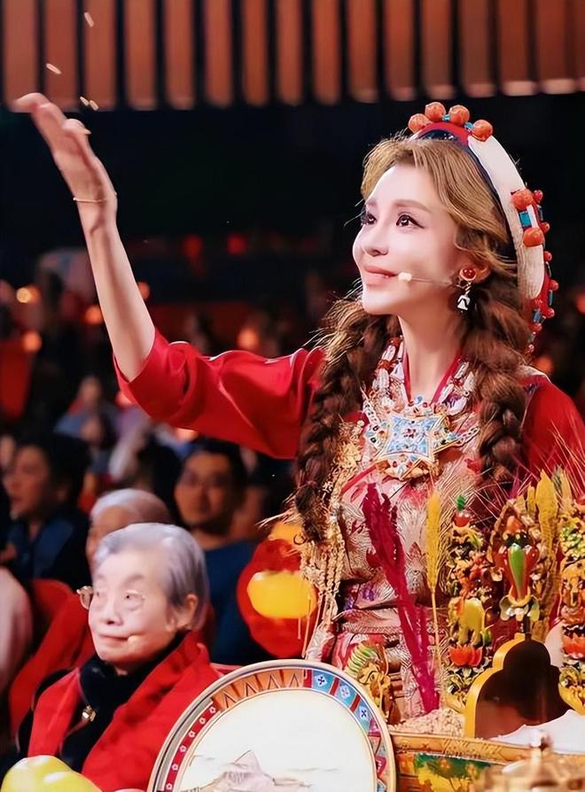 YY易游：央视主持人朱迅火了参加马拉松赛引发人们的关注和思考(图9)