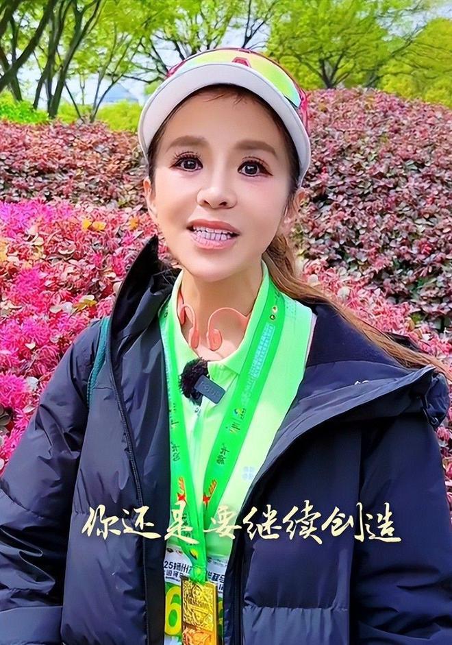 YY易游：央视主持人朱迅火了参加马拉松赛引发人们的关注和思考(图11)