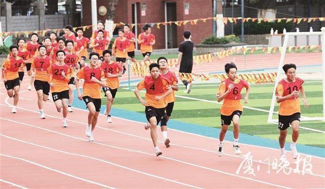 体育中考临近“神鞋”有助提分？老师提醒：科学训练才是关键！(图2)