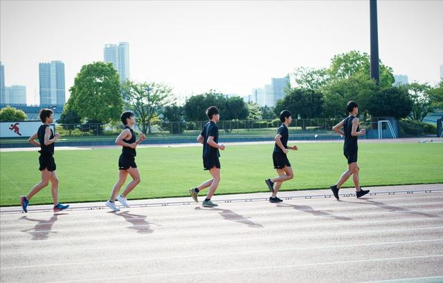 每天跑5公里隔天跑10公里哪个锻炼效果好？瘦身更快？(图2)