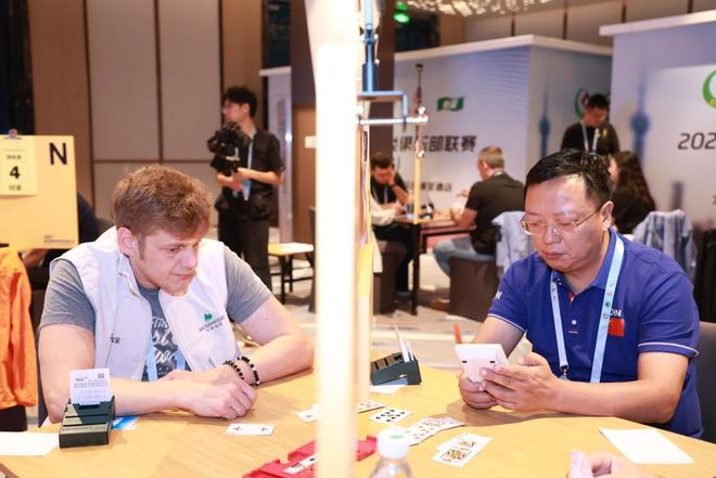 YY易游体育：两项桥牌顶级赛事沪上开赛！请外援、办展览智力运动也破圈(图3)