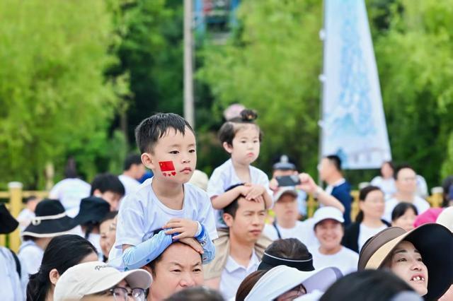 2025年“行走大运河”全民健身活动云南省主会场在楚雄南华启幕(图2)