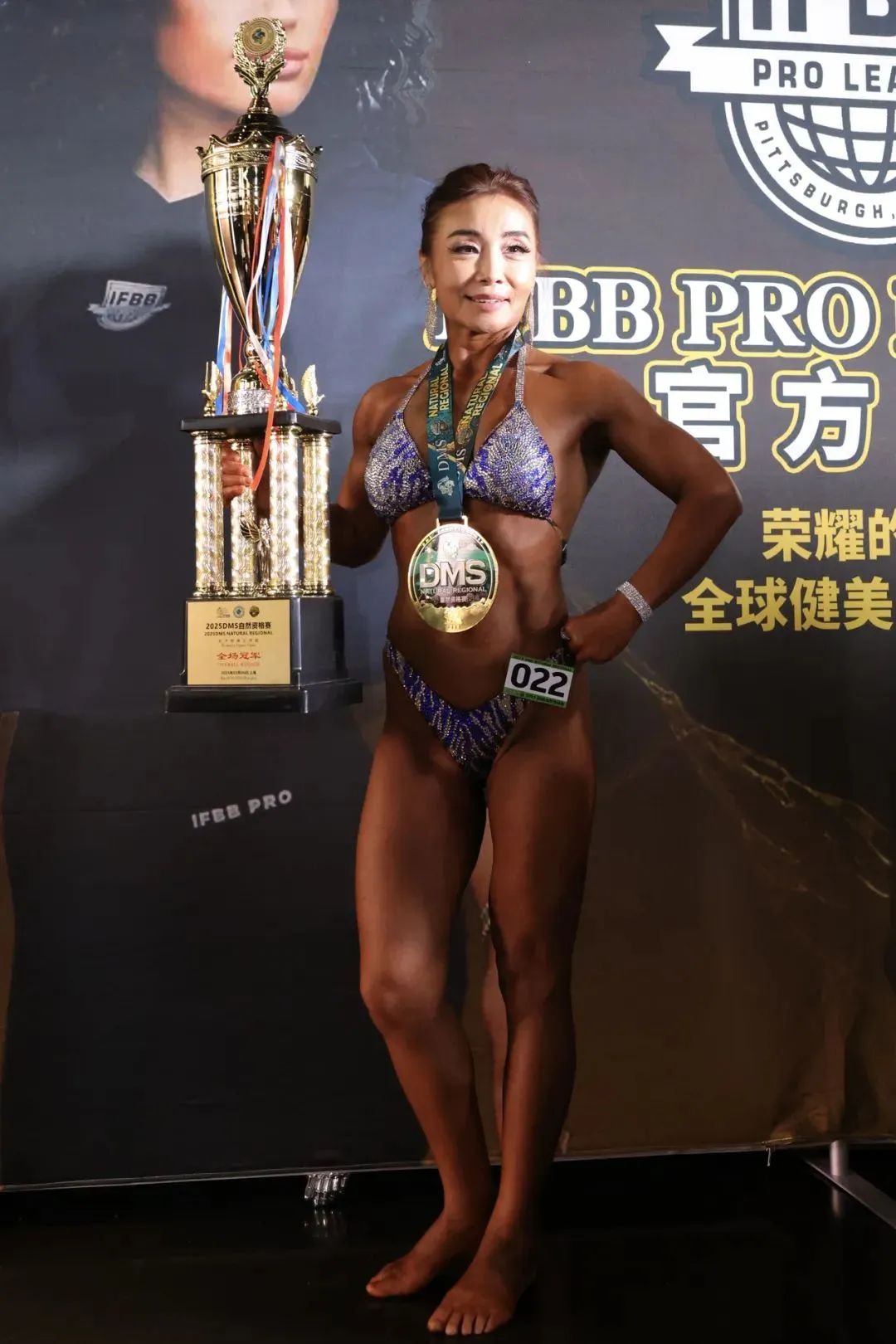 55岁的她健美大赛夺冠！(图1)