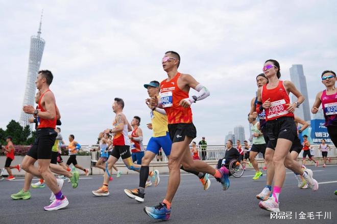 马拉松热潮席卷城乡点燃中国全民健身激情