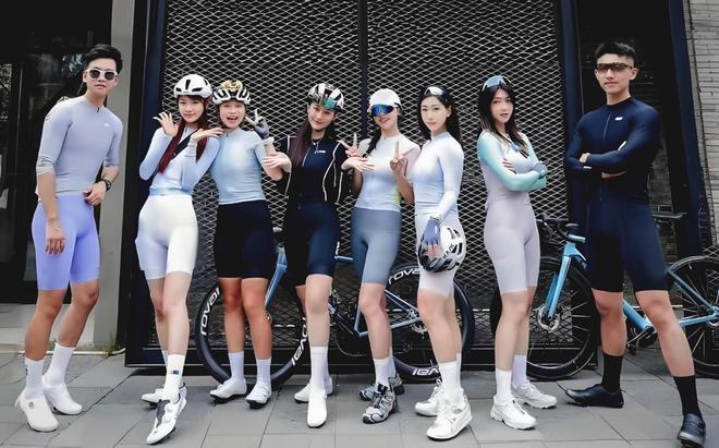 YY易游体育：2025马云夜骑引领潮流！小布自行车辐轮王土拨鼠品牌销量暴涨(图2)