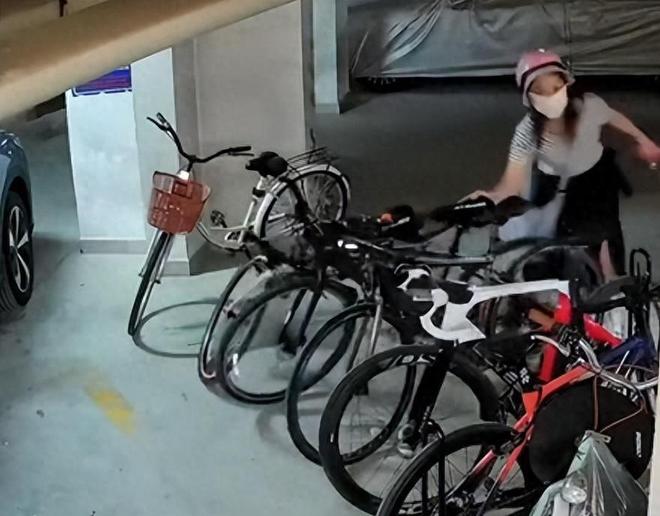 女子推倒自行车后续：已立案车损报价比电车贵女子回应太霸道(图1)