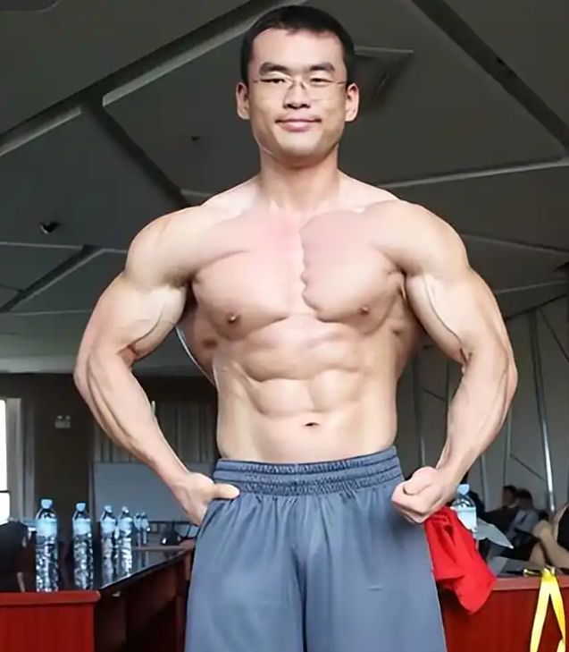突发中山大学38岁肌肉副教授意外离世从博士到健美选手留给健身圈的深刻反思！(图8)