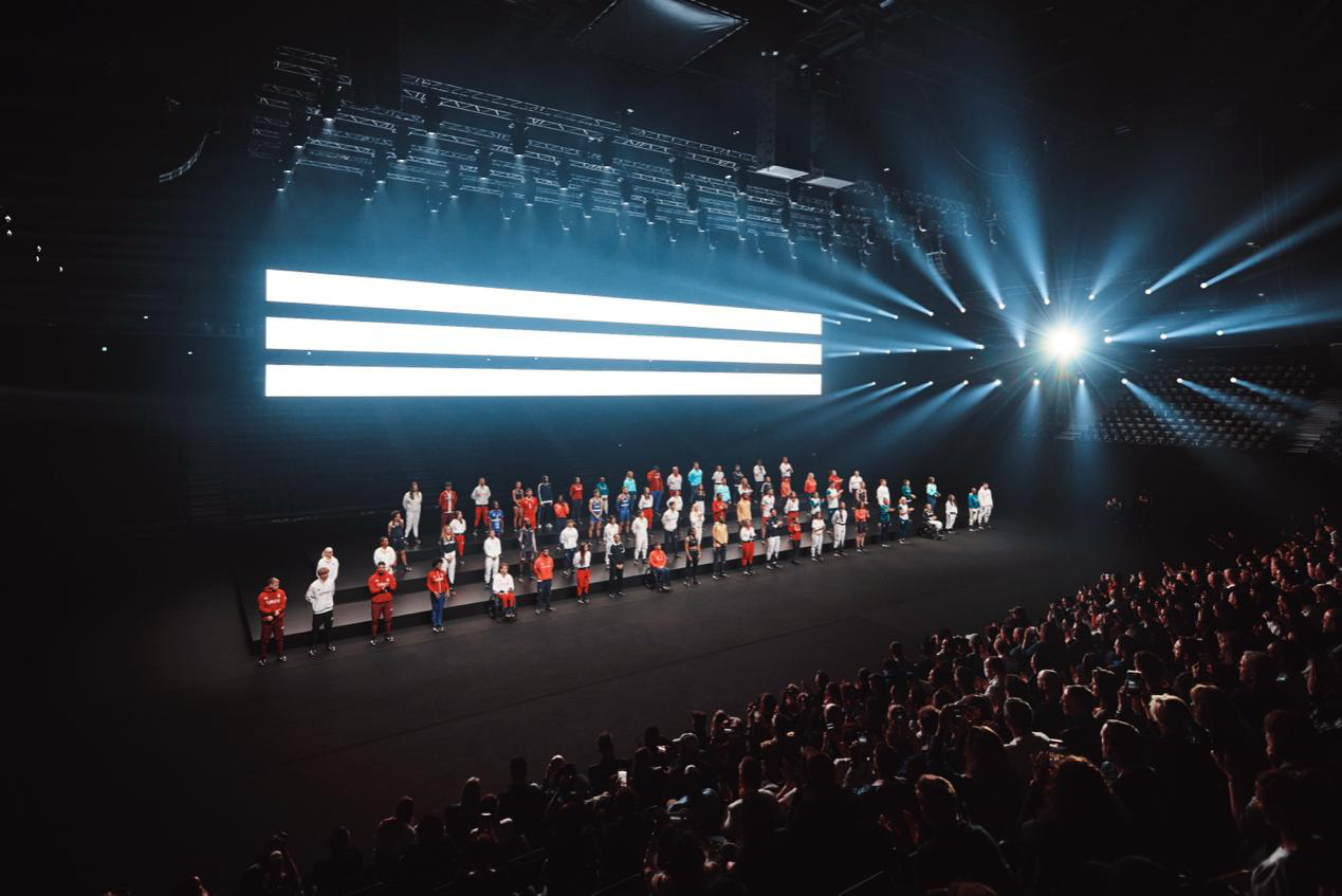 YY易游：请回答2024全球营收增长12%顶流“三条纹”归来(图3)