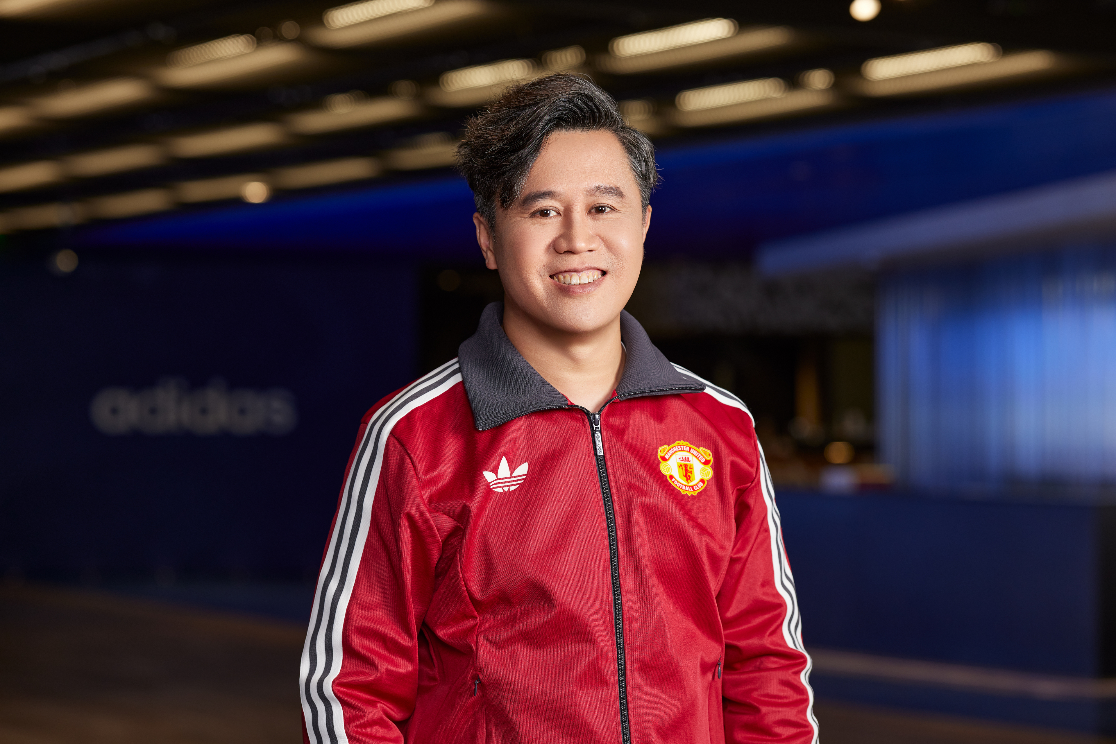 YY易游：请回答2024全球营收增长12%顶流“三条纹”归来(图5)