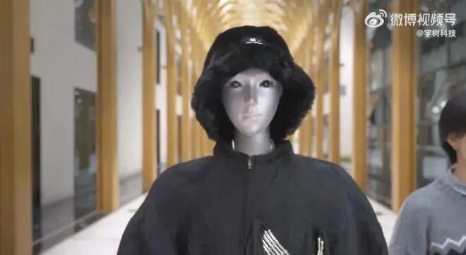 YY易游：重磅发布！宇树科技最新机器人亮相：高180cm重70kg！