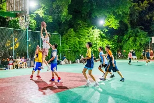 YY易游体育：大渡口：织密“15分钟健身圈”让群众“家门口”乐享运动(图1)