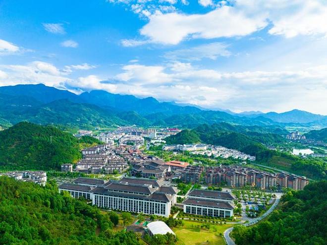 YY易游体育：温汤特色楼盘：集教育与温泉资源于一体的理想之选(图1)