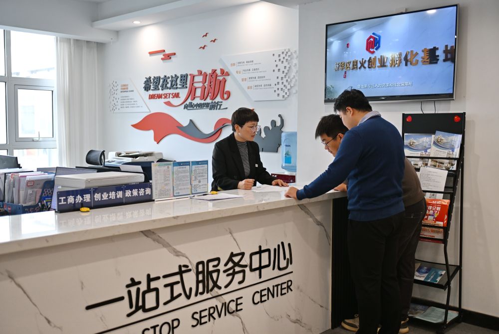 YY易游体育：石家庄引才聚才真拼了：在企业工作拿事业编制(图1)