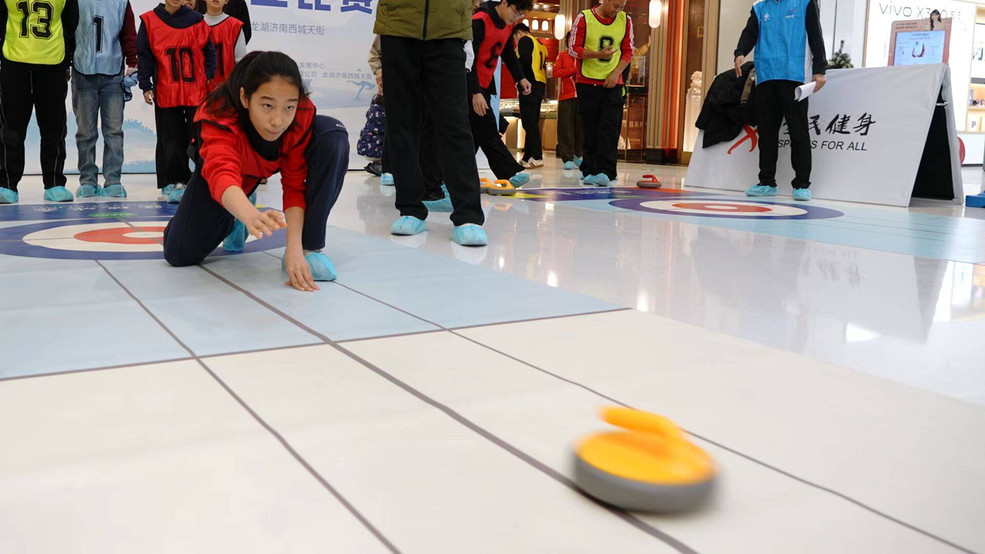 体育赛事进商圈青春力量绽锋芒丨槐荫区青少年代表队斩获市冬季全民健身运动会陆地冰壶冠军(图3)