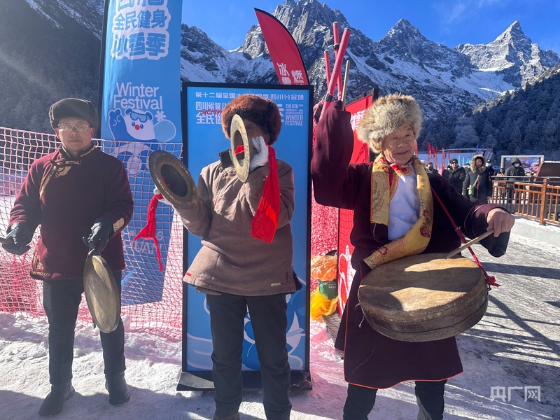 四川第八届全民健身冰雪季启幕：冰雪热潮全域联动预计带动超600万人次参与(图2)