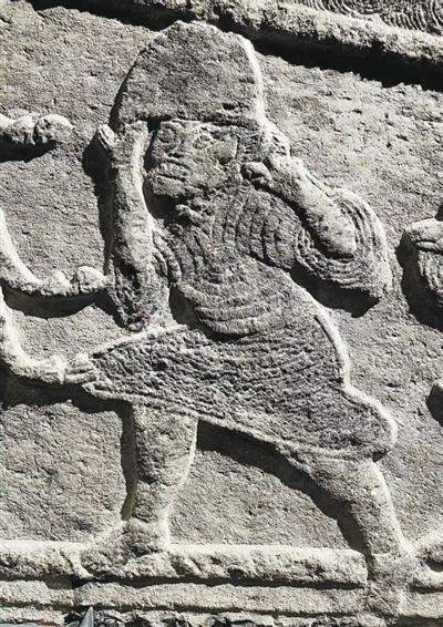 YY易游体育：人民日报关注｜徐州汉画像石艺术馆藏《力士图》描绘古人“举铁”(图2)