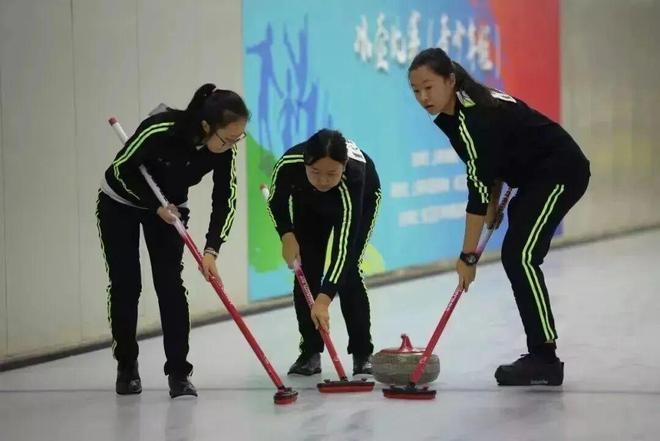 陈芋汐、诸韵颖助力全民冰雪热第十二届全国大众冰雪季上海分会场启动(图11)
