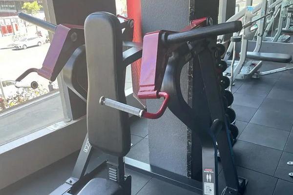 未来感十足的AI健身器材：个性化训练方案重塑健身新纪元(图2)