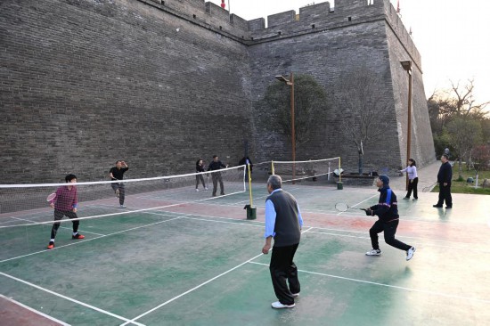 YY易游：场地更近赛事更火指导更准——数读2025全民健身高质量发展--健康·生活--人民网