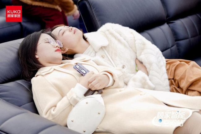 YY易游：30台春晚机器人空降三里屯！顾家家居智能空间站解锁“智能生活”(图5)