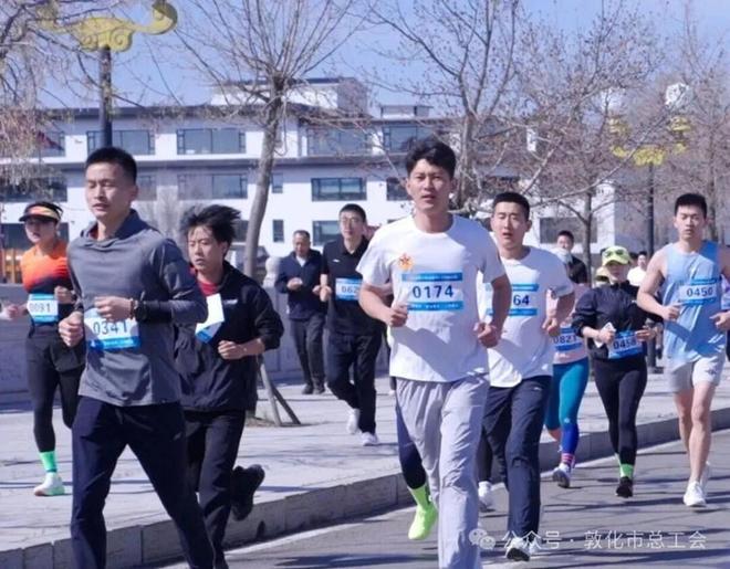 敦化市庆祝“五一”国际劳动节全市职工6公里健康跑激情开跑(图4)