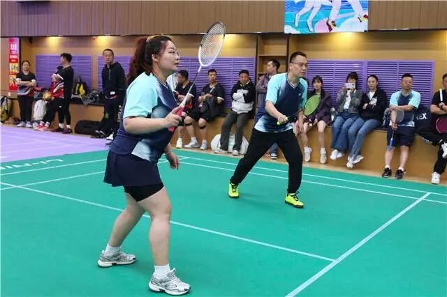 YY易游：新城区2026年全民健身职工球类系列赛开幕(图1)